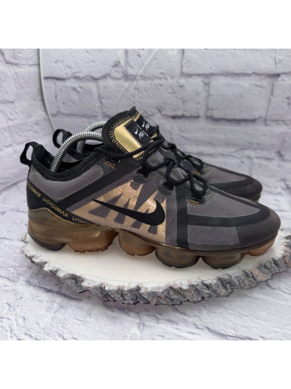 Nike Air Vapormax Black Gold Mens Size 9.5 Running Shoes AR6631-002 Sneakers - Picture 5 of 13